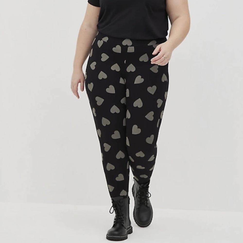 Torrid Women’s Plus Size Grey Hearts Premium Legging Size 1X 2X